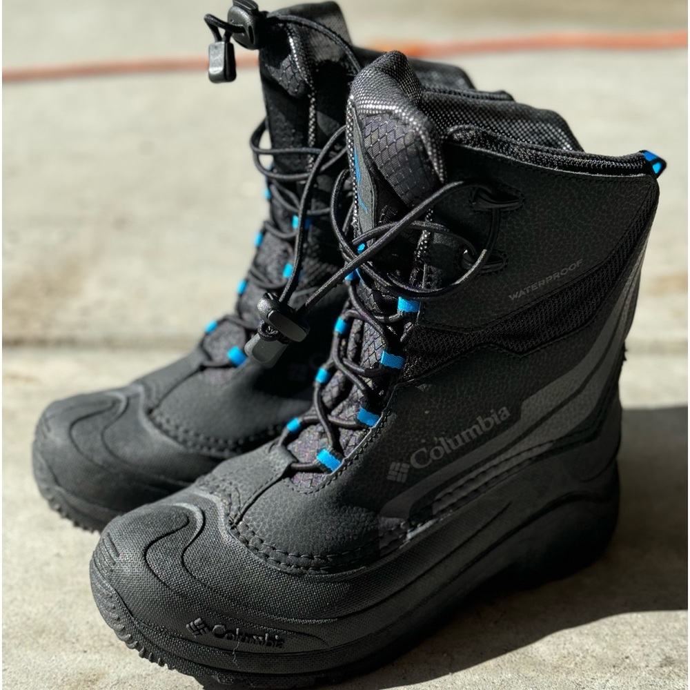 Columbia youth snow boots- like new!